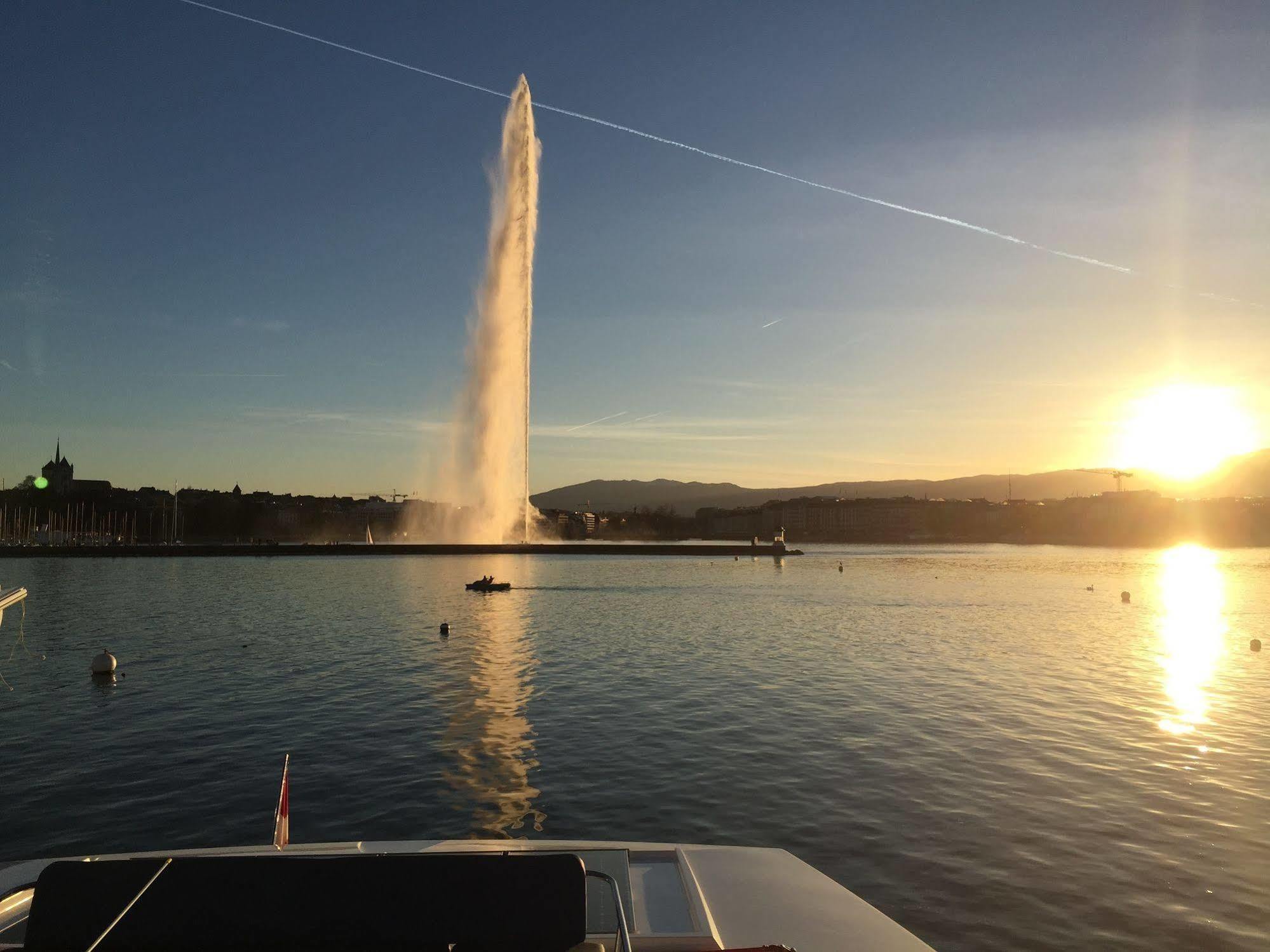 Floatinn Boat-bnb 3* Genève