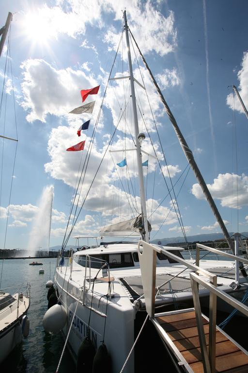 Floatinn Boat-bnb Botel 3*