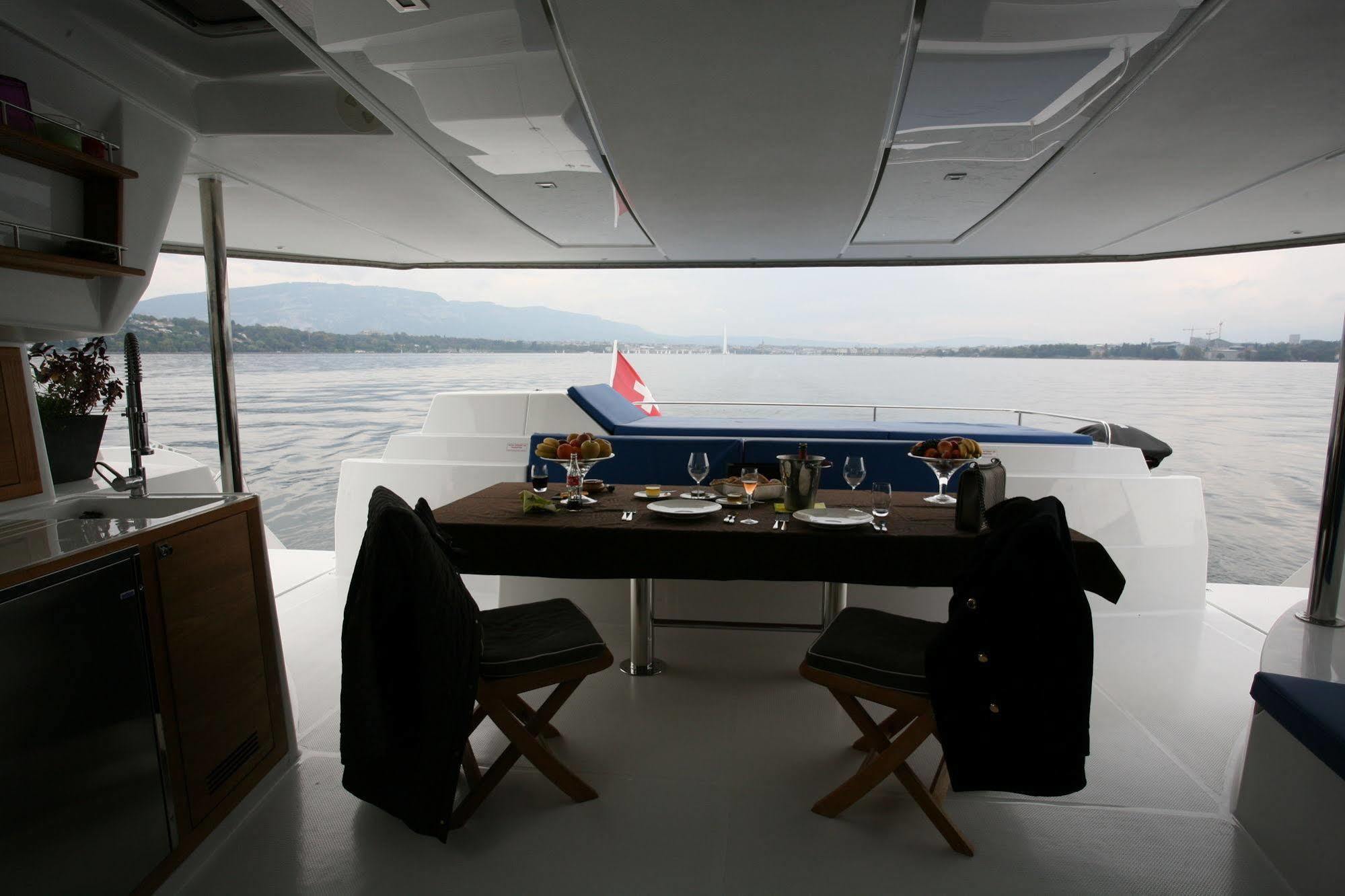 Botel Floatinn Boat-bnb